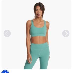 Vuori Aqua Green Active Sports Bra Size Small